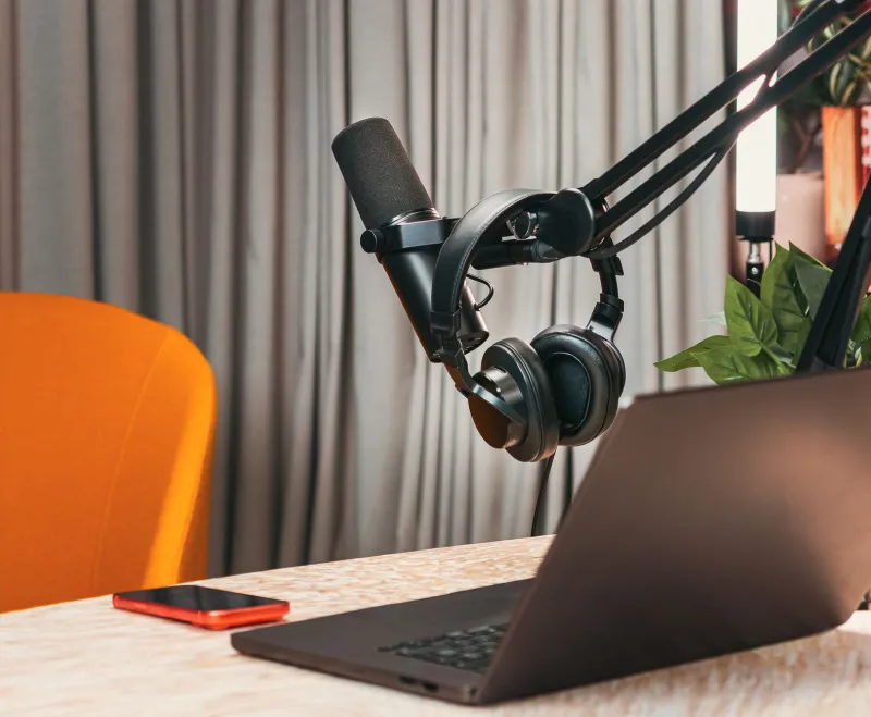 No Paywall, No Problem: How Top Creators Build Audiences That Actually Stick Around