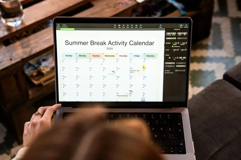Stop Alienating Half Your Audience: A US Creator's Guide to Time Zone-Proof Scheduling